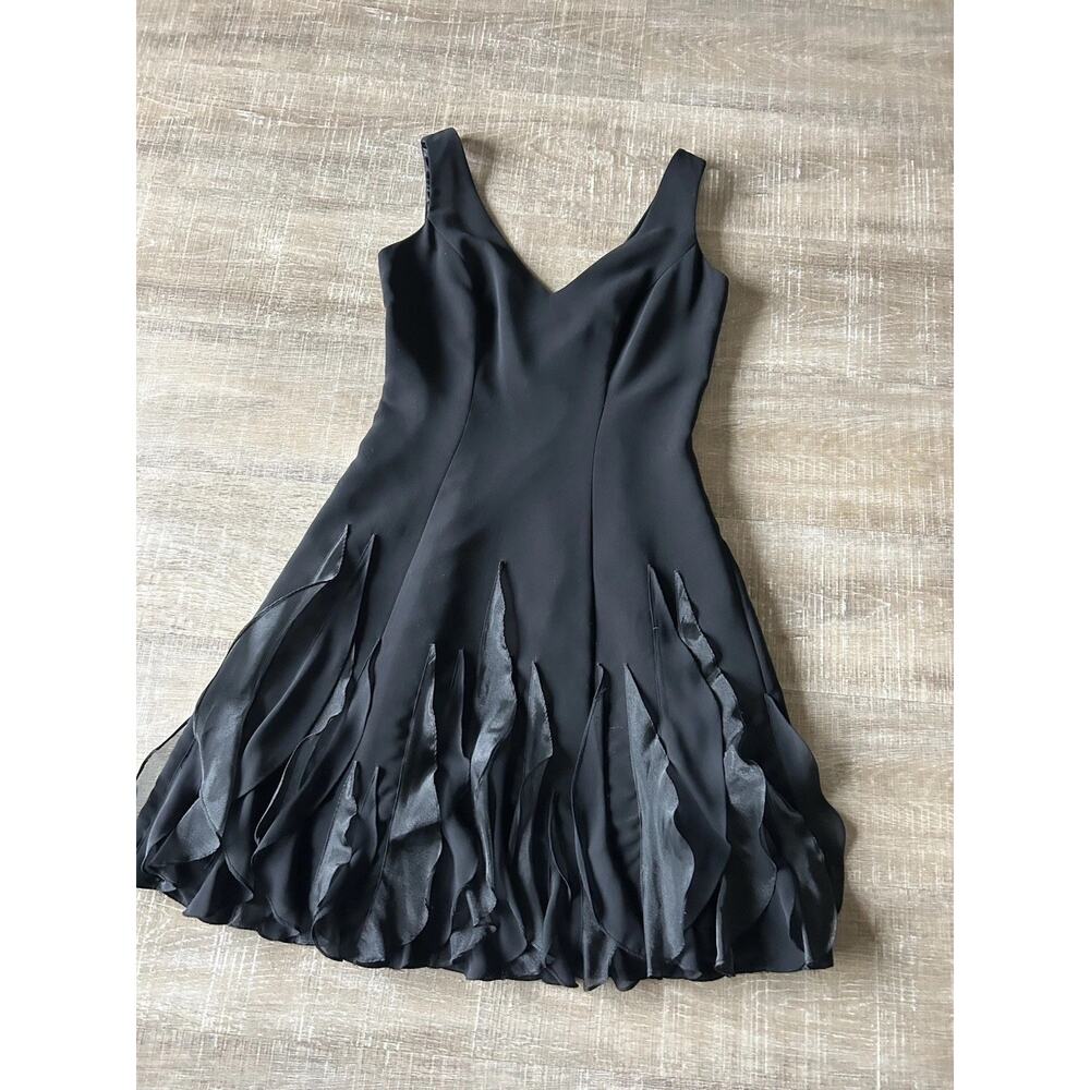 WHBM White House Black Market Black Cocktail Dress 4 LBD V Neck Ruffle Hem - Picture 12 of 12
